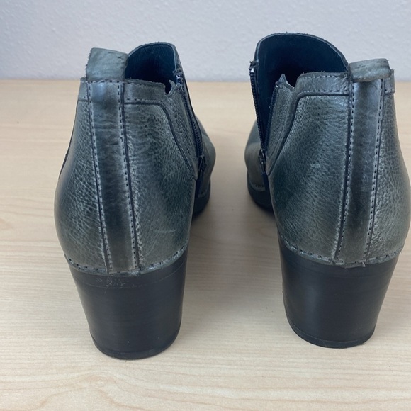Dansko Harlene Distressed Grey Leather Heeled Bootie Size 40 - Picture 3 of 9